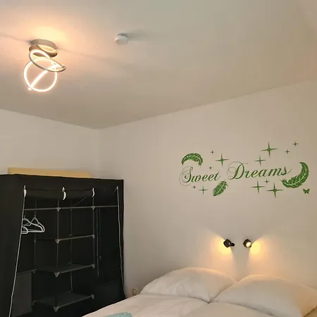 Lichtdurchflutetes - Kaeppele Homestay Waldbuttelbrunn